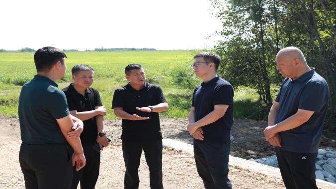 鄭樹一調(diào)研高標(biāo)準(zhǔn)農(nóng)田建設(shè)及生態(tài)環(huán)境保護(hù)工作