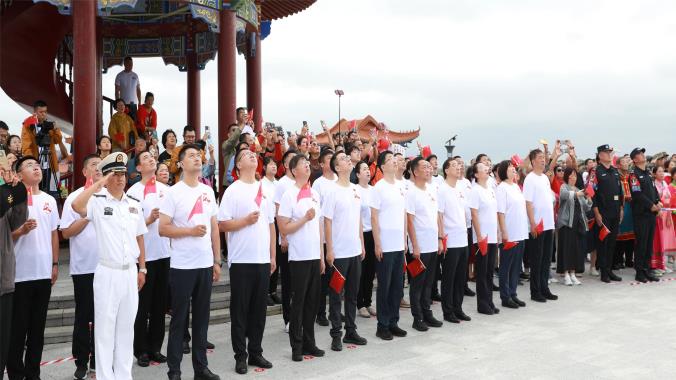撫遠(yuǎn)市舉行紀(jì)念中國人民抗日戰(zhàn)爭暨世界反法西斯戰(zhàn)爭勝利80周年升旗儀式